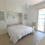 Panfilo Con Piscina Fronte Mare Lido di Jesolo