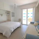 Panfilo Con Piscina Fronte Mare Lido di Jesolo