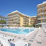 Panfilo Con Piscina Fronte Mare Lido di Jesolo